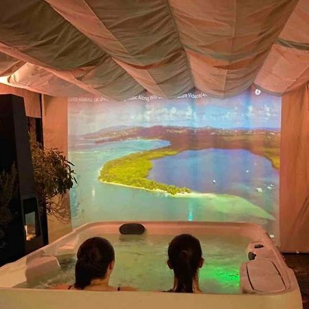 Le Jacuzzi De Marie Ll Leilighet Tourcoing Eksteriør bilde