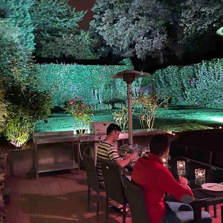 Le Jacuzzi De Marie Ll Leilighet Tourcoing Eksteriør bilde